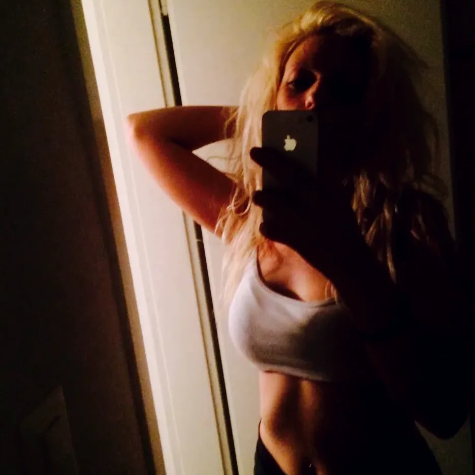 Lucia, 33