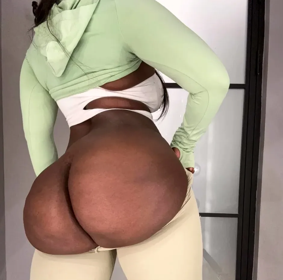 Sandra, 30