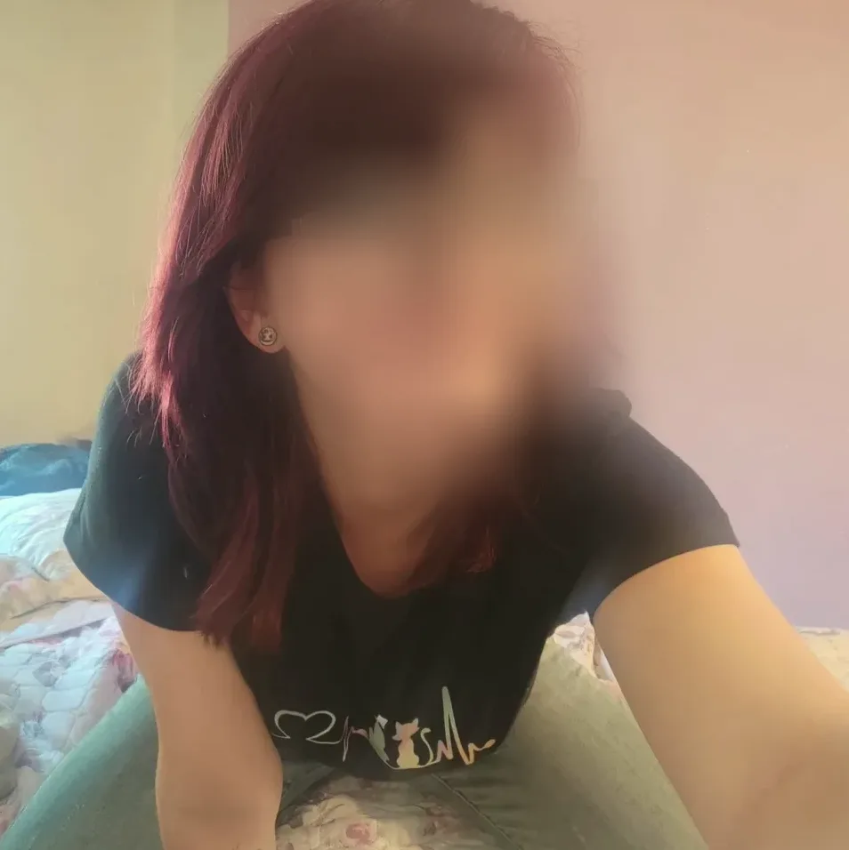 Vivien, 21
